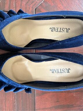 JustFab Navy Velvet Women’s Bow pointed toe heels